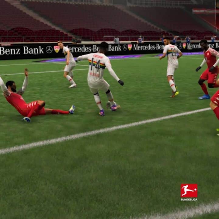 VfBシュトゥットガルトのインスタグラム：「#BLGoalsRecreated: Das Solo von @silas_wamangituka_14 nachgestellt in #FIFA21. 😍 Wer von Euch kriegt es bei @easportsfifa auch hin? 🤜🤛 ---- #bundesliga #vfbstuttgart1893 #vfbstuttgart #VfBM05 #heimspiel #wamangituka #vielmehrVielfalt #VfB #VfBInsta」