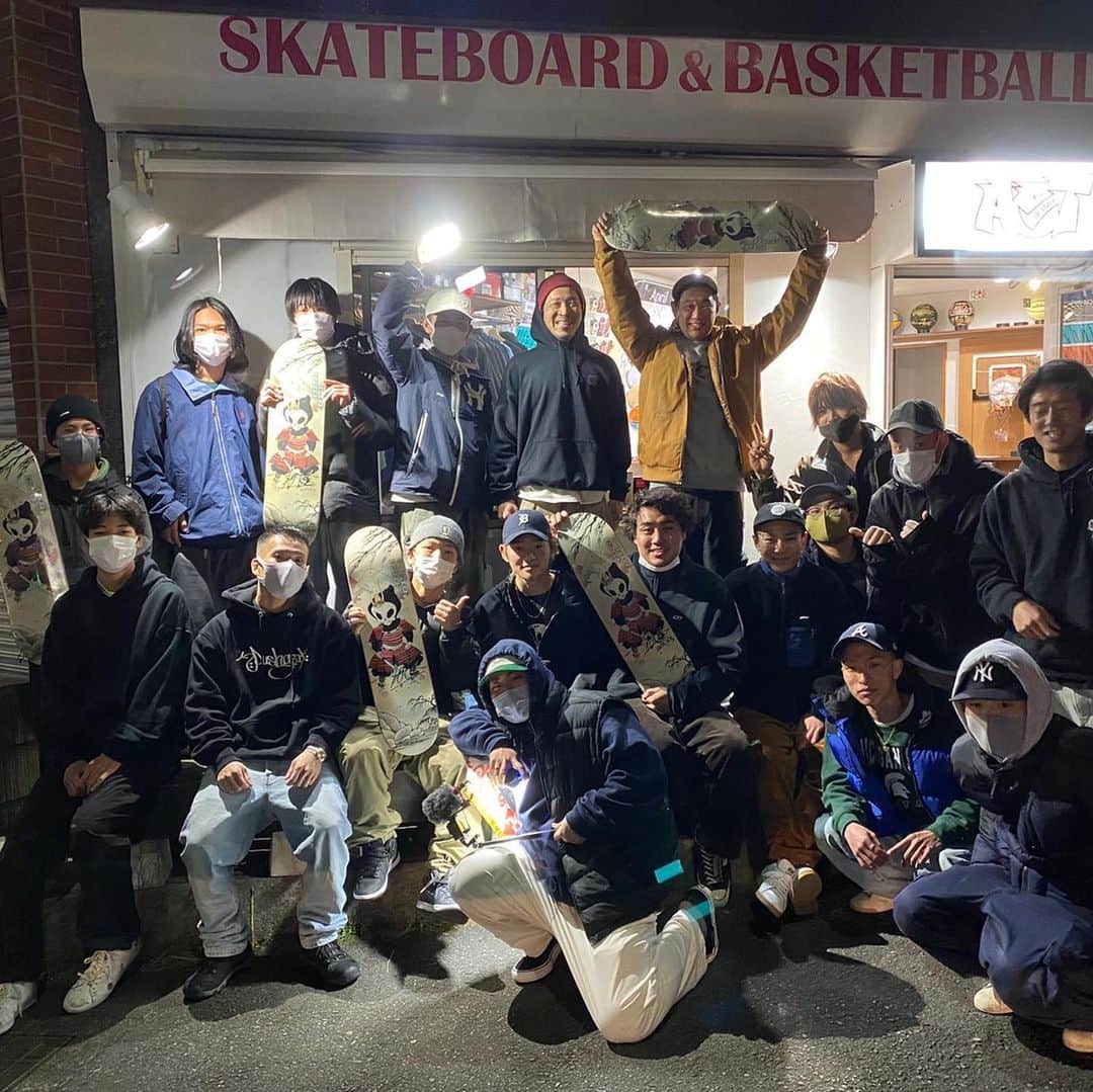 白井空良のインスタグラム：「@act_sb_store  @blindskate  1st pro model release🥰 皆さんサプライズありがとうございまた！めっちゃ嬉しかったです😭🥰」