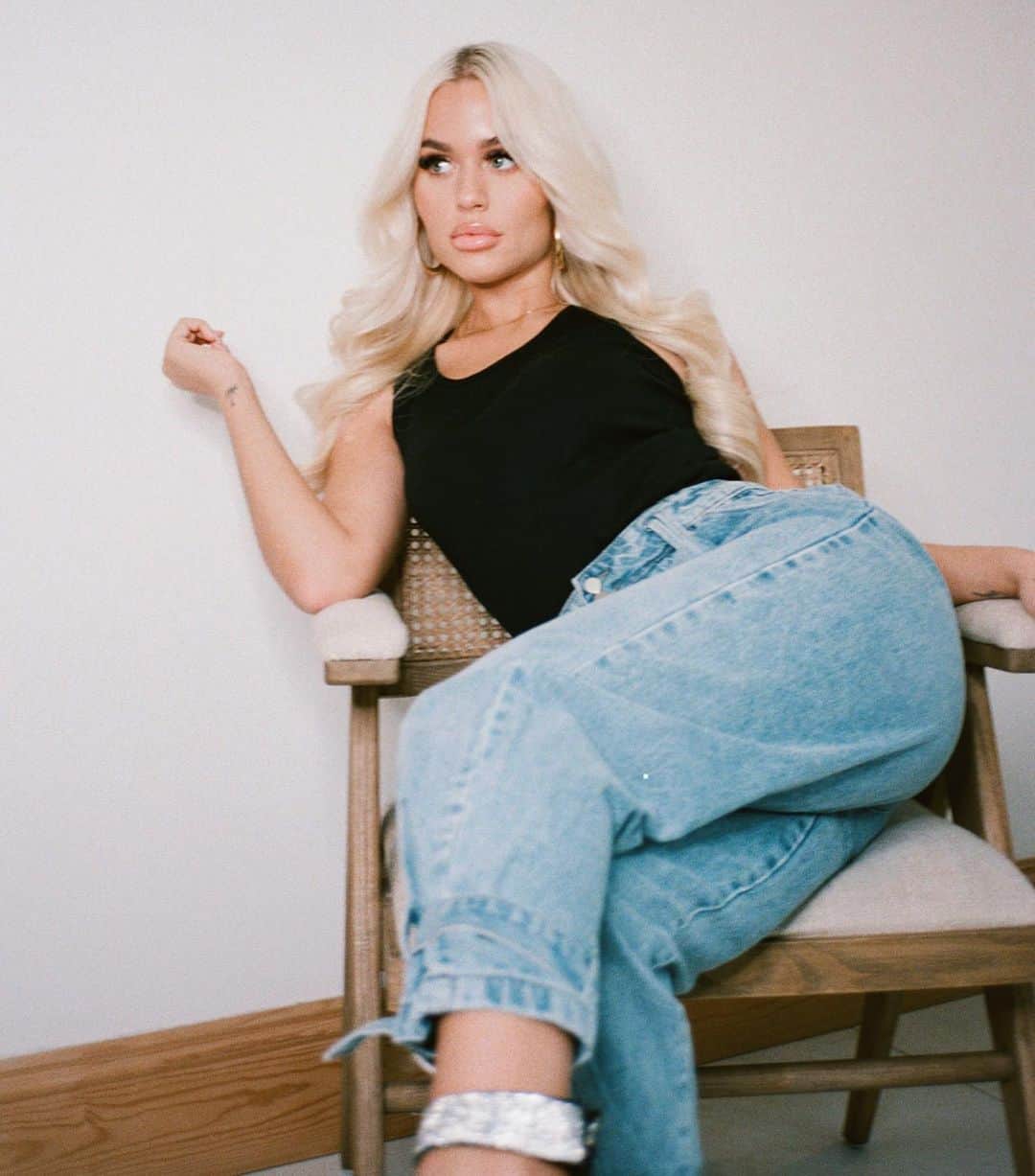 ロッティー・トムリンソンのインスタグラム：「apparently I look like my mama is these 🥰」