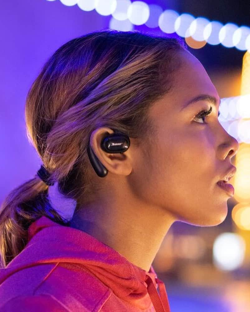 BOSEさんのインスタグラム写真 - (BOSEInstagram)「Not in your ears and not on your ears ➡️ but right above it. New Bose Sport Open Earbuds are designed to direct sound into your ears and away from everyone else. Listen to your music, your running buddy, or your surroundings, while others around you hear practically nothing. #BoseEarbuds ​」2月5日 23時29分 - bose