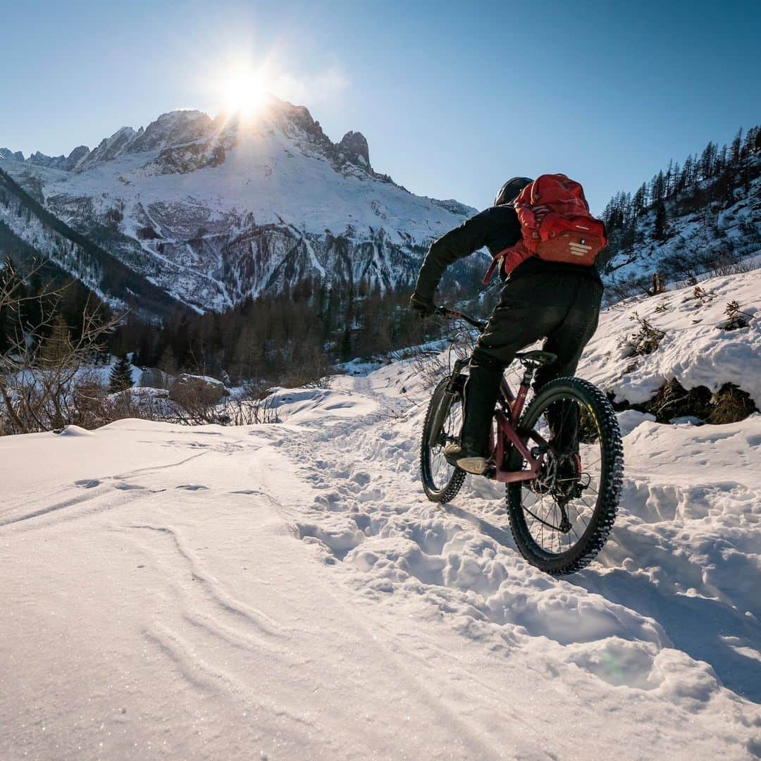 のインスタグラム：「From clothing to route planning, and hydration to circulation, @danmilnerphoto dishes out some pearls of wisdom on reclaiming winter. Link in bio. #ShimanoMTB」