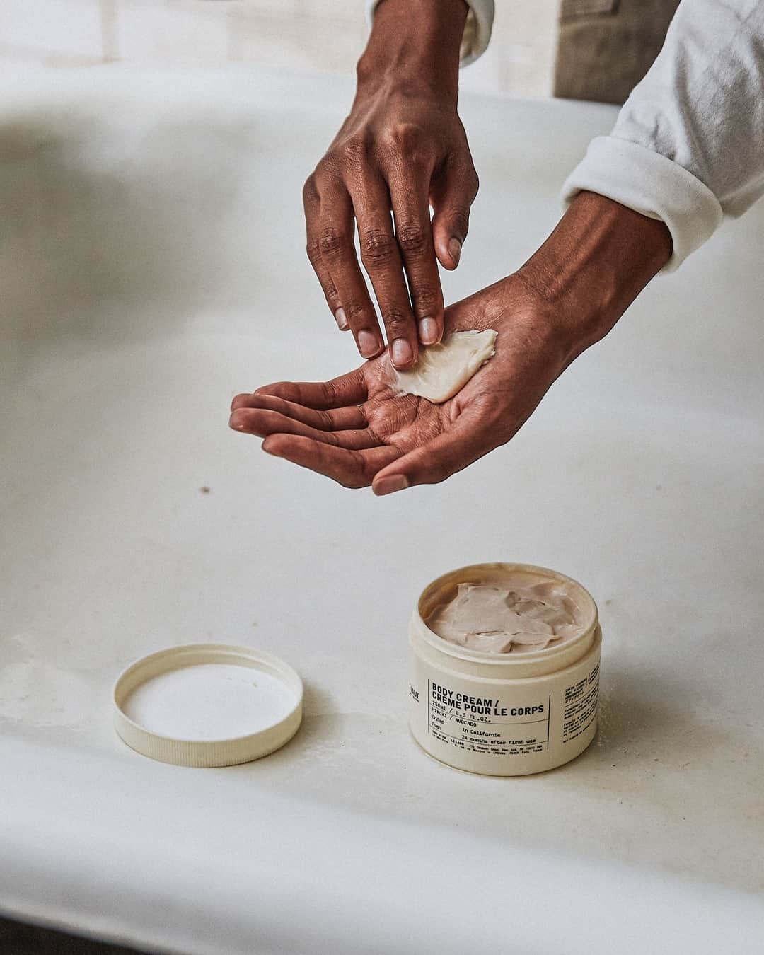 のインスタグラム：「Thick, buttery Body Cream in Hinoki scent – great for extreme weather conditions, and those old steam radiators. #deeplynourishing #feelgoodsmellgreat」