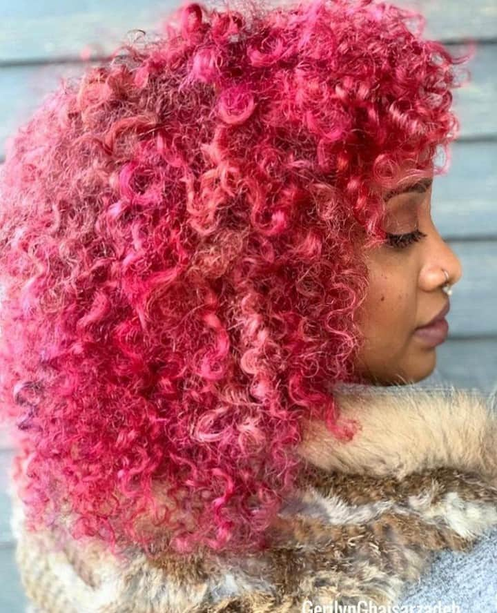 CosmoProf Beautyさんのインスタグラム写真 - (CosmoProf BeautyInstagram)「Bubblegum pink that POPS for #nationalbubblegumday 🍬💗⁣ ⁣ To create the perfect pink for her client's curls, @gerilynghaisarzadeh used Goldwell Pure Pigments Red, Blue and Orange. ⁣ ⁣ Find Goldwell Pure Pigments at Cosmo Prof! Don't forget, Same Day Delivery available. SHOP via #LinkInBio⁣ ⁣ #repost #goldwell #goldwellcolor #goldwellus #goldwellapprovedus #purepigments #cosmoprofbeauty #licensedtocreate #pinkhair #pinkhairdontcare #pinkhaircolor⁣⁣ #vivids #vividhair #vibranthair #colorfulhair  #curlynatural #curlyhairstyle #curlyhairstyles #curlyhaircare  #naturalcurls #naturallycurly #texturedhair #naturalhairstylist」2月6日 0時00分 - cosmoprofbeauty