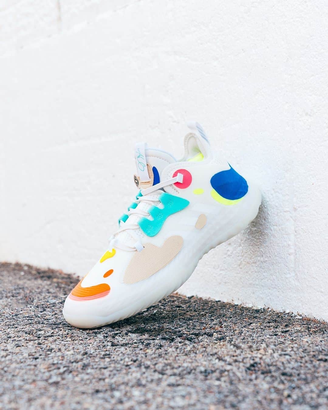 Foot Lockerのインスタグラム：「Fear the Beard! The #adidas Harden Vol. 5 'Futurenatural' is now available online & in select stores. Men's + Kids sizes」