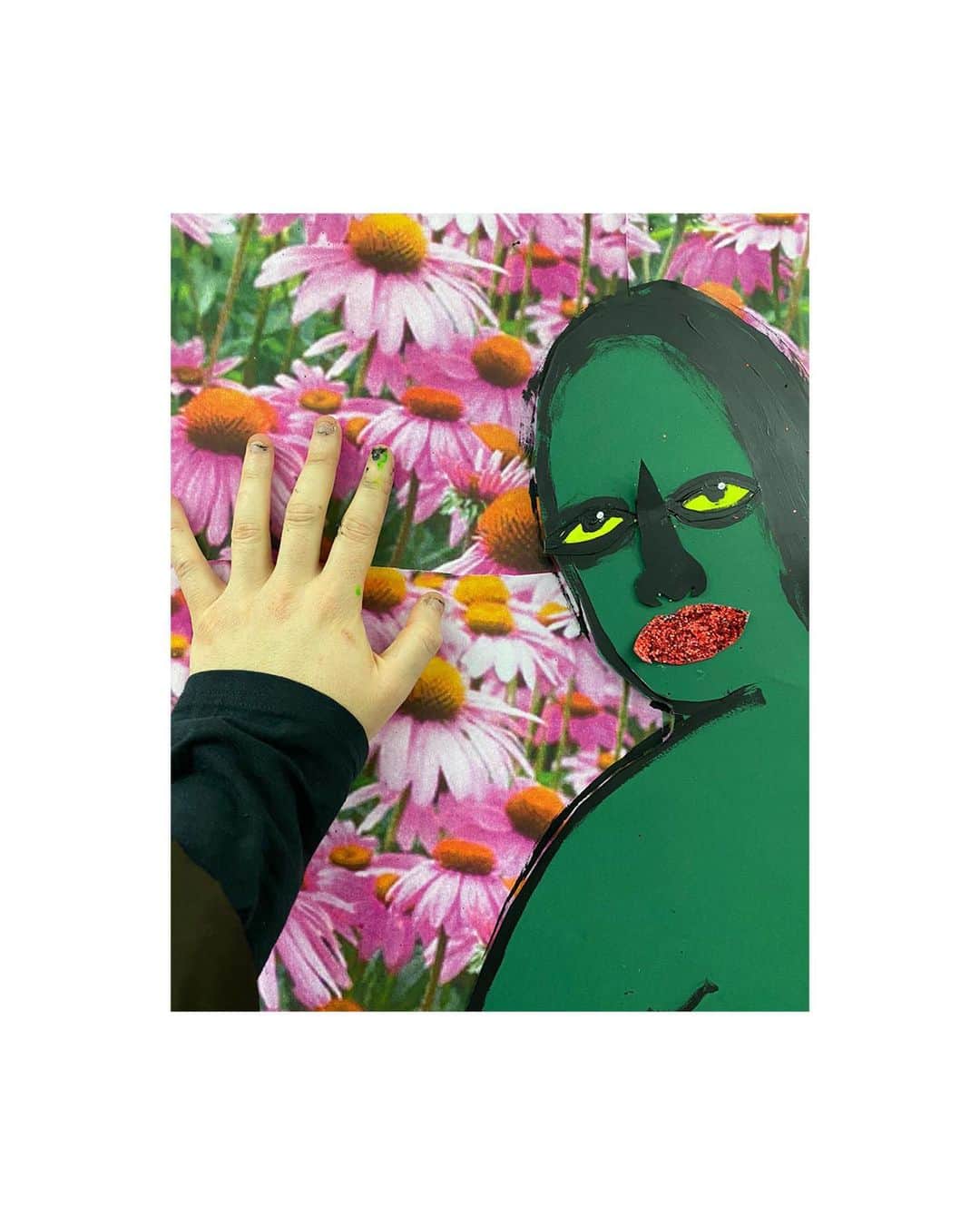 Christopher Kaneさんのインスタグラム写真 - (Christopher KaneInstagram)「Echinacea  Glitter, acrylic, card body mounted on flower collage  BRAT @paintedbychristopherkane」2月5日 23時55分 - christopherkane