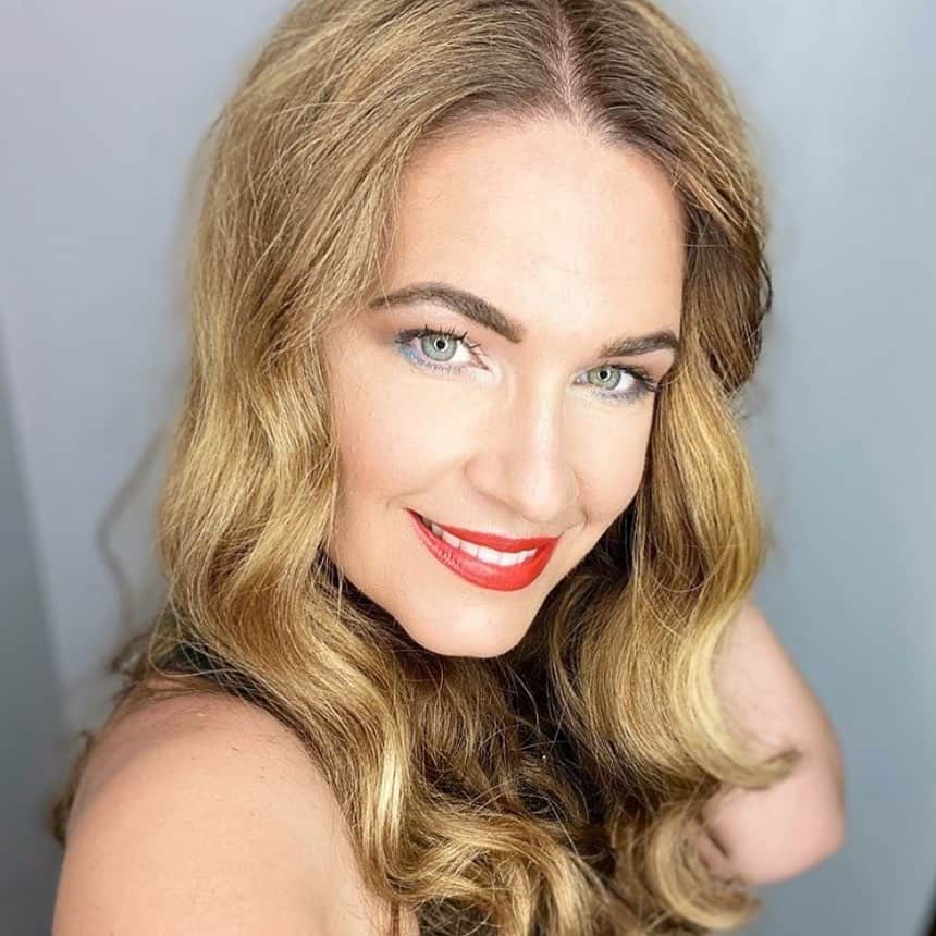 Motives Cosmeticsさんのインスタグラム写真 - (Motives CosmeticsInstagram)「Our Beauty Advisors are wearing their favorite shades of Motives reds on National Wear Red Day in honor of the American Heart Association ❤️ Join the fun and pop on a bold red lip today to show your support and to help raise awareness with them! #Motives」2月5日 23時56分 - motivescosmetics
