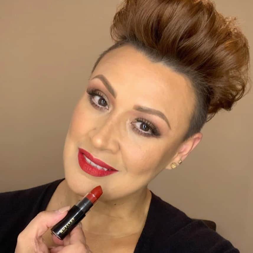 Motives Cosmeticsさんのインスタグラム写真 - (Motives CosmeticsInstagram)「Our Beauty Advisors are wearing their favorite shades of Motives reds on National Wear Red Day in honor of the American Heart Association ❤️ Join the fun and pop on a bold red lip today to show your support and to help raise awareness with them! #Motives」2月5日 23時56分 - motivescosmetics