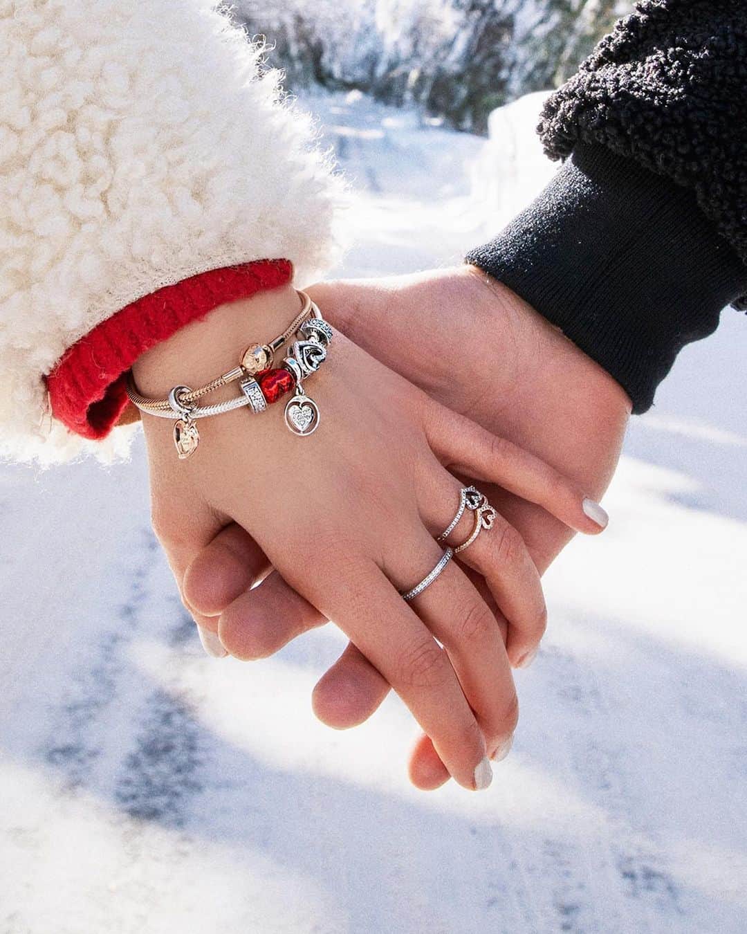 PANDORAさんのインスタグラム写真 - (PANDORAInstagram)「It can be as simple as holding hands. For @Ireneccloset “those small gestures of attention or complicity” are what makes our love special. This Valentine’s Day, she’s rocking metallic and openwork heart charms to celebrate all those little acts of love. ❄️ 💖 #VoicesOfPandora #PandoraValentines #PandoraCharm #PandoraBracelet #ValentinesDay #Jewellery」2月6日 0時05分 - theofficialpandora