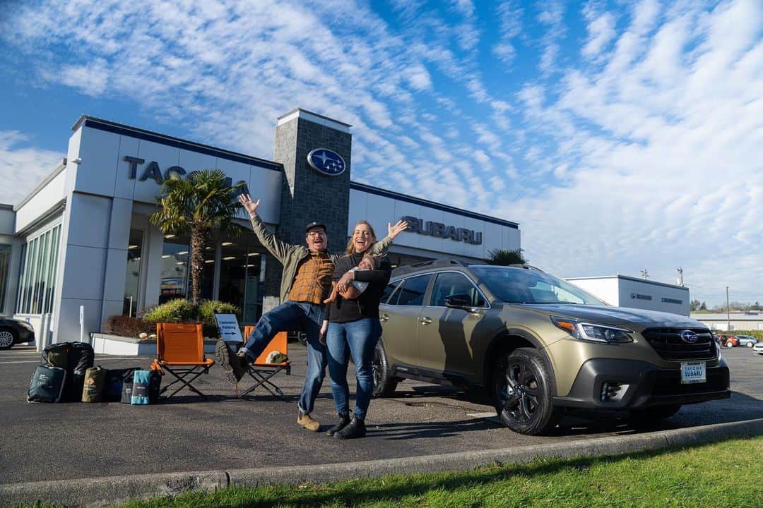 Subaru of Americaさんのインスタグラム写真 - (Subaru of AmericaInstagram)「Micah and Brittany, who owned a #SubaruImpreza, were expecting their son Otto at the end of 2020 and wanted a new Subaru with more room for their hiking and backcountry adventures with their growing family. They entered our sweepstakes at one of our Subaru Road Trip events at @REI in early 2020 and found out they were the winners on Micah's birthday! They picked up their new #SubaruOutback last week from @tacoma_subaru, loaded with outdoor gear from our partners @REI and @thule. Micah & Brittany, hope you enjoy your new Outback...and Baby Otto, welcome to the #SubaruFamily! (👨‍👩‍👦: @micahrophone, 📸: @dylanvanweelden)」2月6日 0時12分 - subaru_usa