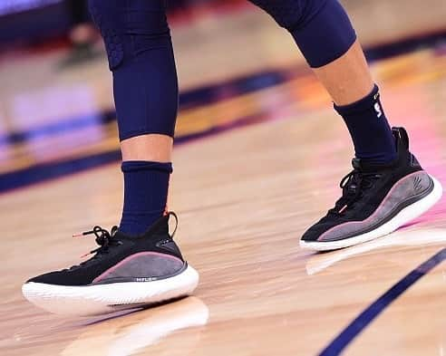 Under Armour Basketballさんのインスタグラム写真 - (Under Armour BasketballInstagram)「From Baltimore. For Baltimore. In celebration of Black History Month, @StephenCurry30 partnered with photographer, activist, and @UnderArmour teammate @bydvnlln. The #Curry8 “Beautiful Flow” is dedicated to the resilience of young athletes and the power of community in the 4️⃣1️⃣0️⃣. Available now through the link in bio.」2月6日 0時19分 - uabasketball