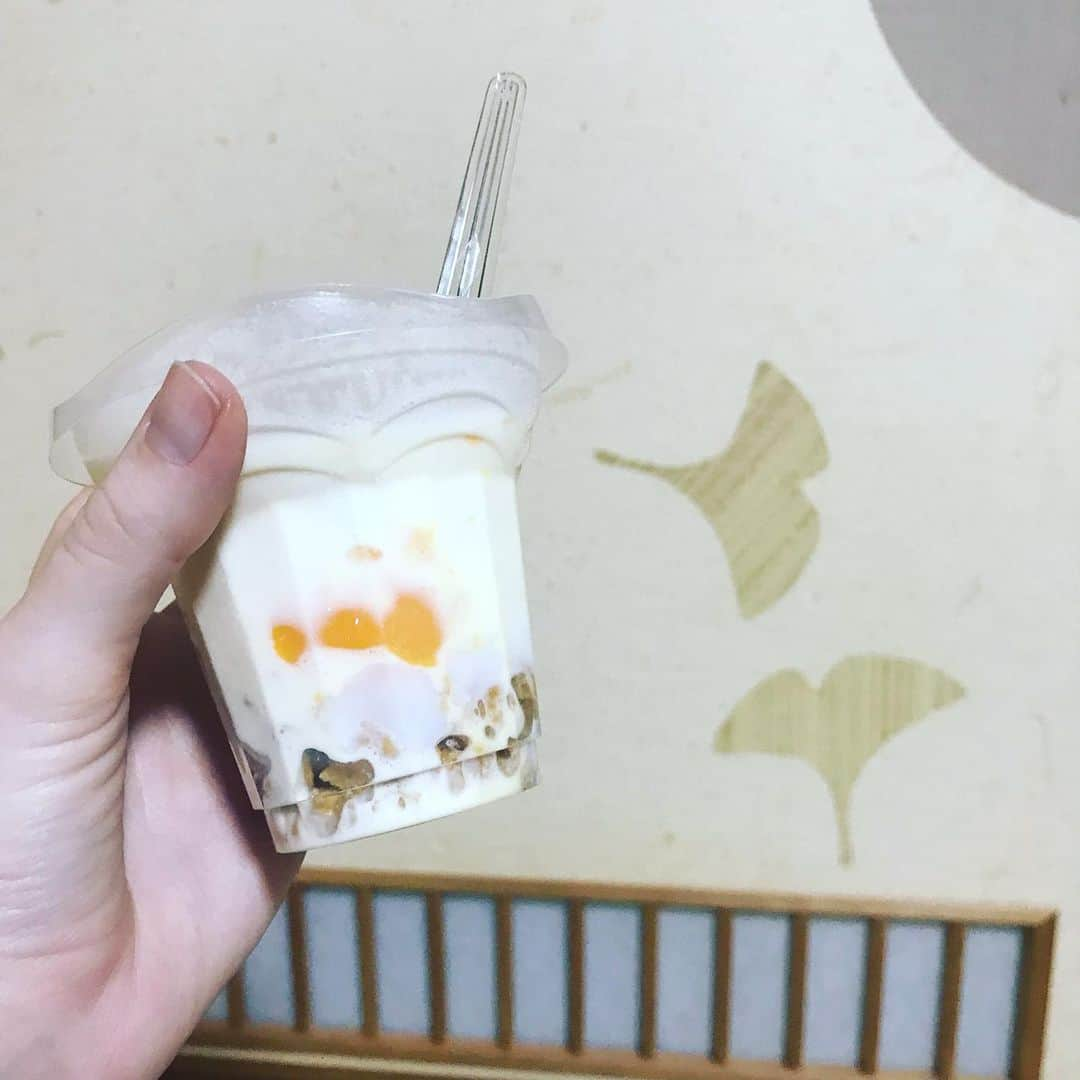 ミラさんのインスタグラム写真 - (ミラInstagram)「Onsen Tamago ice cream」2月6日 0時23分 - kanadajin3