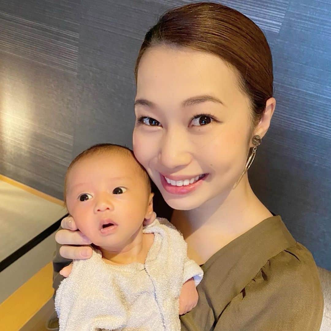 のインスタグラム：「新生児卒業👶 毎日バタバタやけど幸せで１日があっという間😵✨ 日に日に大きくなっていく我が子😍 完全親バカです！😅」