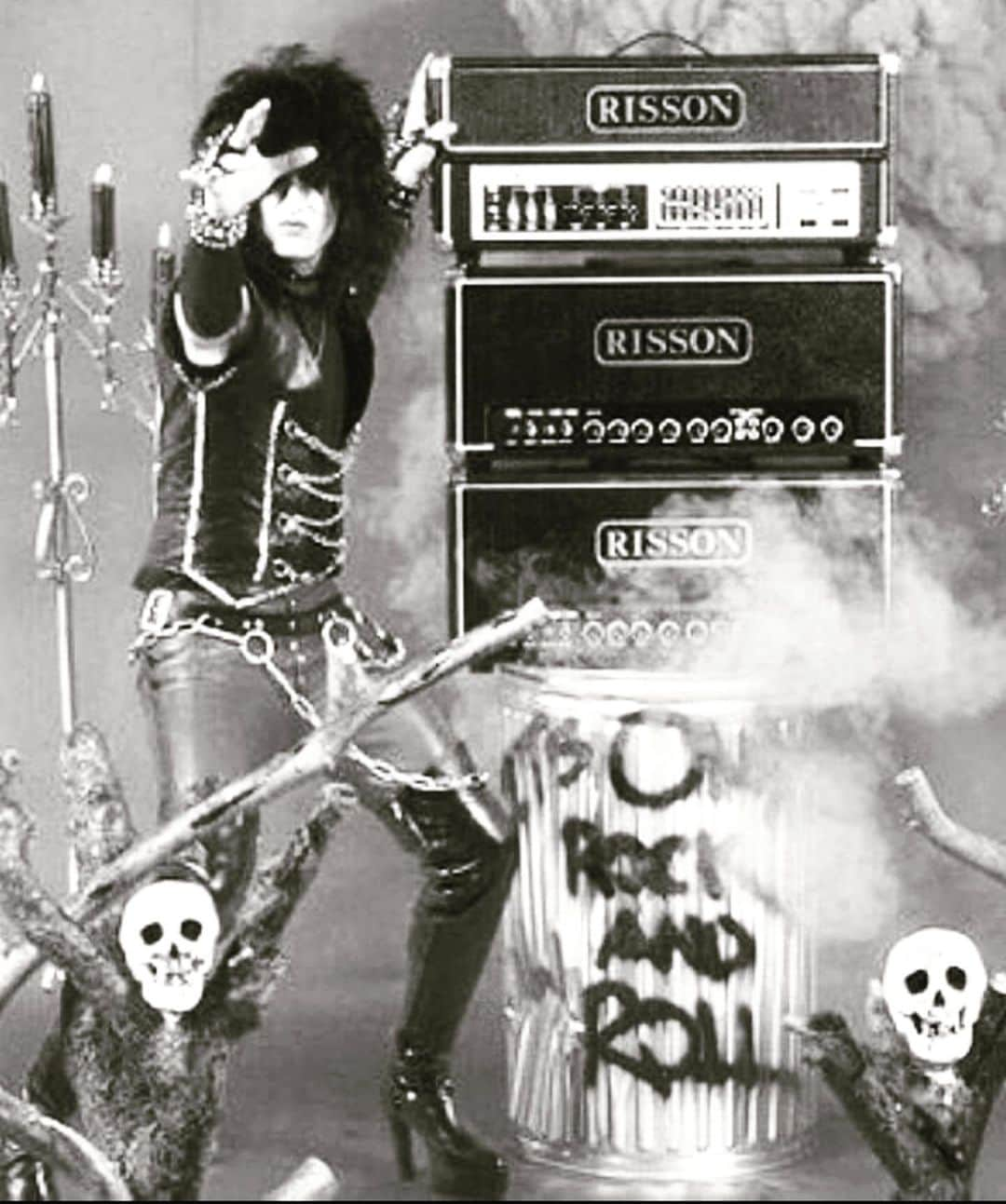 ニッキー・シックスさんのインスタグラム写真 - (ニッキー・シックスInstagram)「We were young and poor.Risson amps came to my rescue with a bunch of gear.....#ItsOnlyRocknRoll @motleycrue @rissonamplifiers 🤘🏽」2月6日 0時41分 - nikkisixxpixx