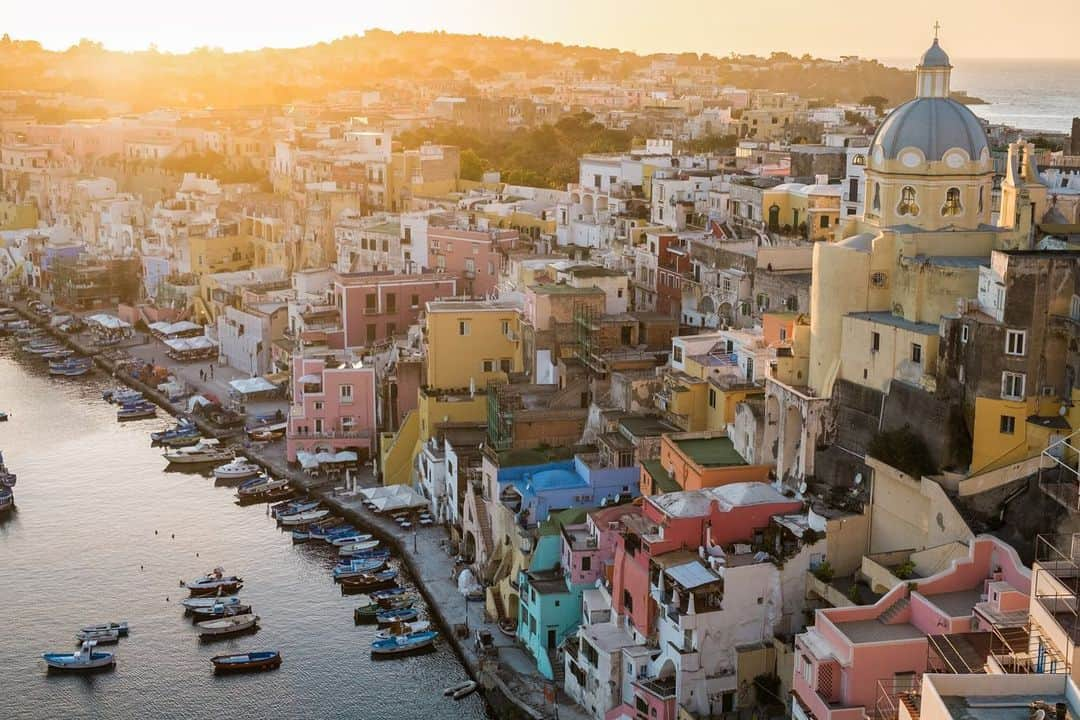 National Geographic Travelさんのインスタグラム写真 - (National Geographic TravelInstagram)「Photos by @francescolastrucci / The tiny island of Procida, Italy, was recently declared the Italian Capital of Culture 2022. It's the first time for an island, thanks to its timeless charm and an attractive cultural project that aspires to make the island a model of sustainable development. Procida is located in the Gulf of Naples. Its old port of Corricella, dominated by the Sanctuary of Santa Maria delle Grazie, remains the icon of the island. The boats, the fishermen’s nets, and the vibrantly colored houses that are reflected on the sea have been the set of numerous films such as the Italian classic “Il Postino” and “The Talented Mr. Ripley.”  Follow me @francescolastrucci for more places, daily life, and stories around the world. #procida #italy #history #landscapephotography」2月6日 0時49分 - natgeotravel