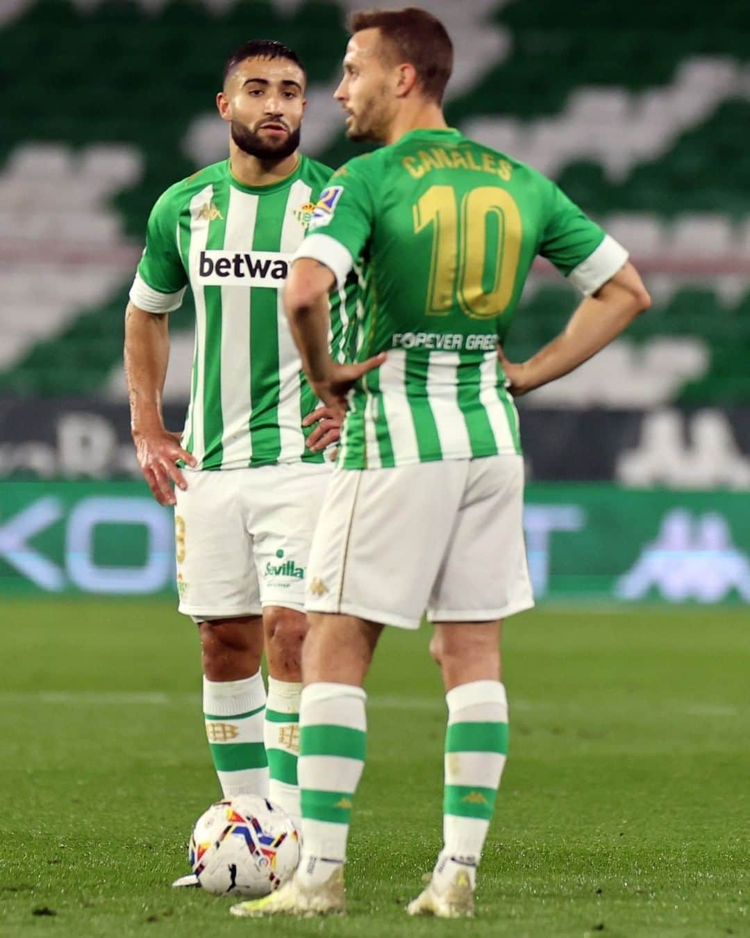 LFPさんのインスタグラム写真 - (LFPInstagram)「🎩💚🎩  🌟 𝙁𝙀𝙆𝙄𝙍 & 𝘾𝘼𝙉𝘼𝙇𝙀𝙎 🌟  #Fekir #Canales #RealBetis #LaLigaSantander #LaLiga #YouHaveToLiveIt #HayQueVivirla」2月6日 1時00分 - laliga