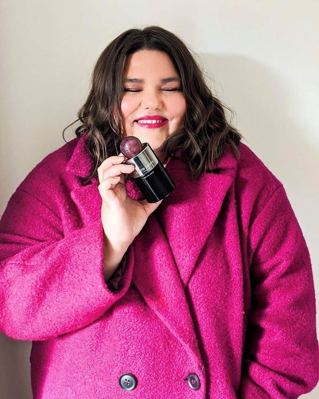 モルトンブラウンのインスタグラム：「“Fiery Pink Pepper is one of the scents that people love the most. It’s spicy, citrusy and floral which makes for a special scent… Because, just like people, scents are so individual and unique and it’s something we should celebrate.” Thanks for the beautiful photo and words, @calliethorpe」