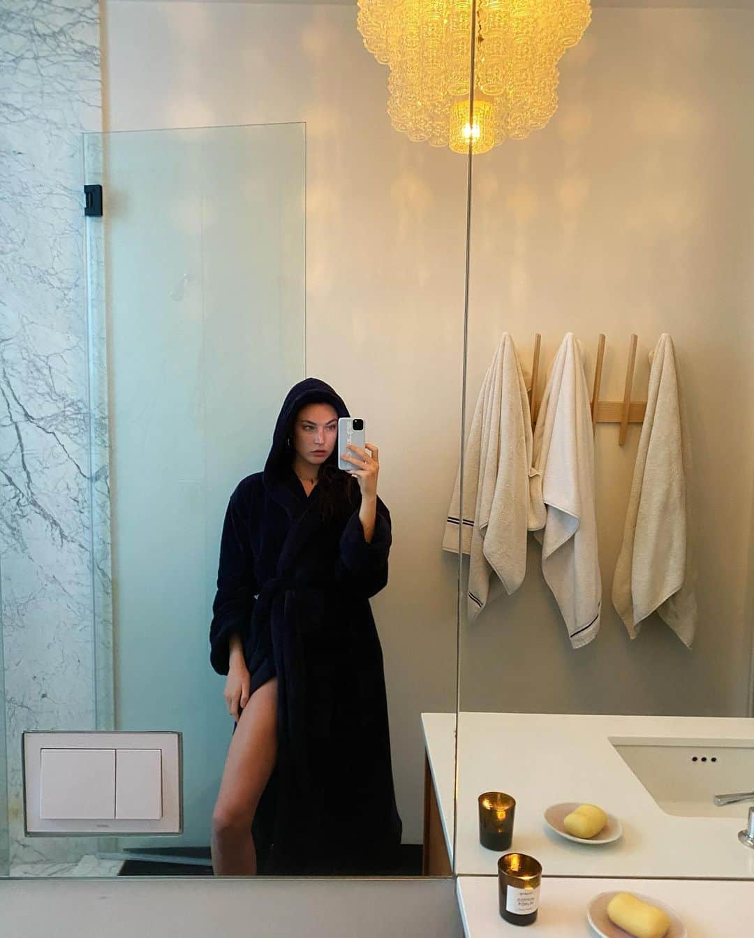ジャクリーン・ヤブロンスキーのインスタグラム：「A luxe robe feels like a gown these days」