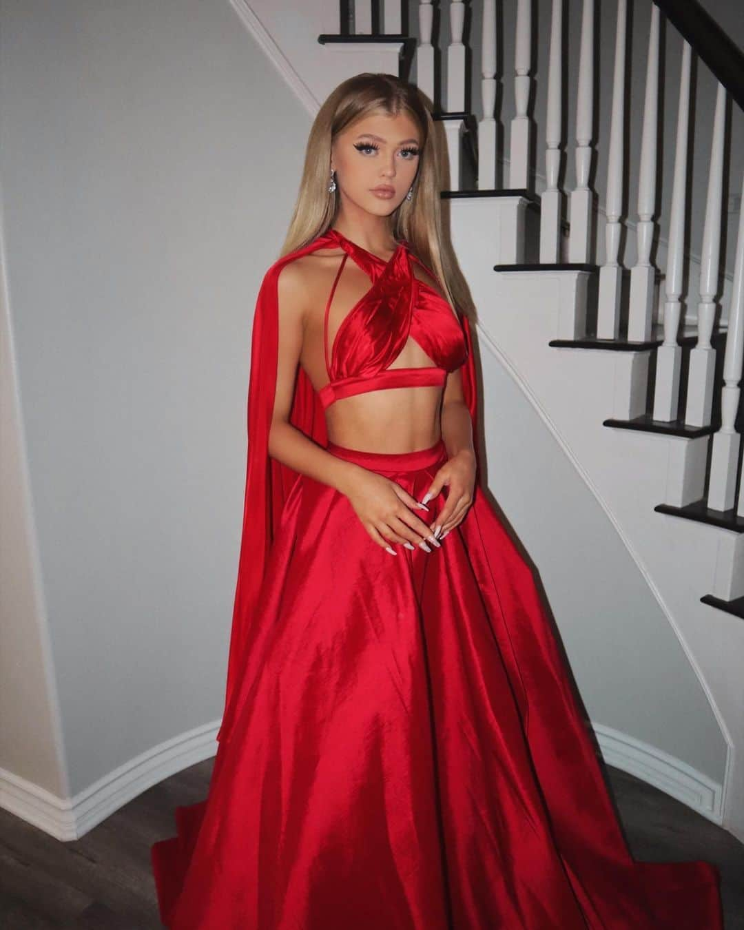 ローレン・グレイさんのインスタグラム写真 - (ローレン・グレイInstagram)「how it’s going -> how it started 🥺 a year ago i walked in the @goredforwomen #RedDressCollection to help spread the message that you’re never too young to take care of your heart . heart disease is the number one cause of death in women, so it’s important that we all take care of our physical & mental health ♥️ #WearRedDay  and thank u for the beautiful dress i love u @wilfordlenov」2月6日 1時04分 - loren