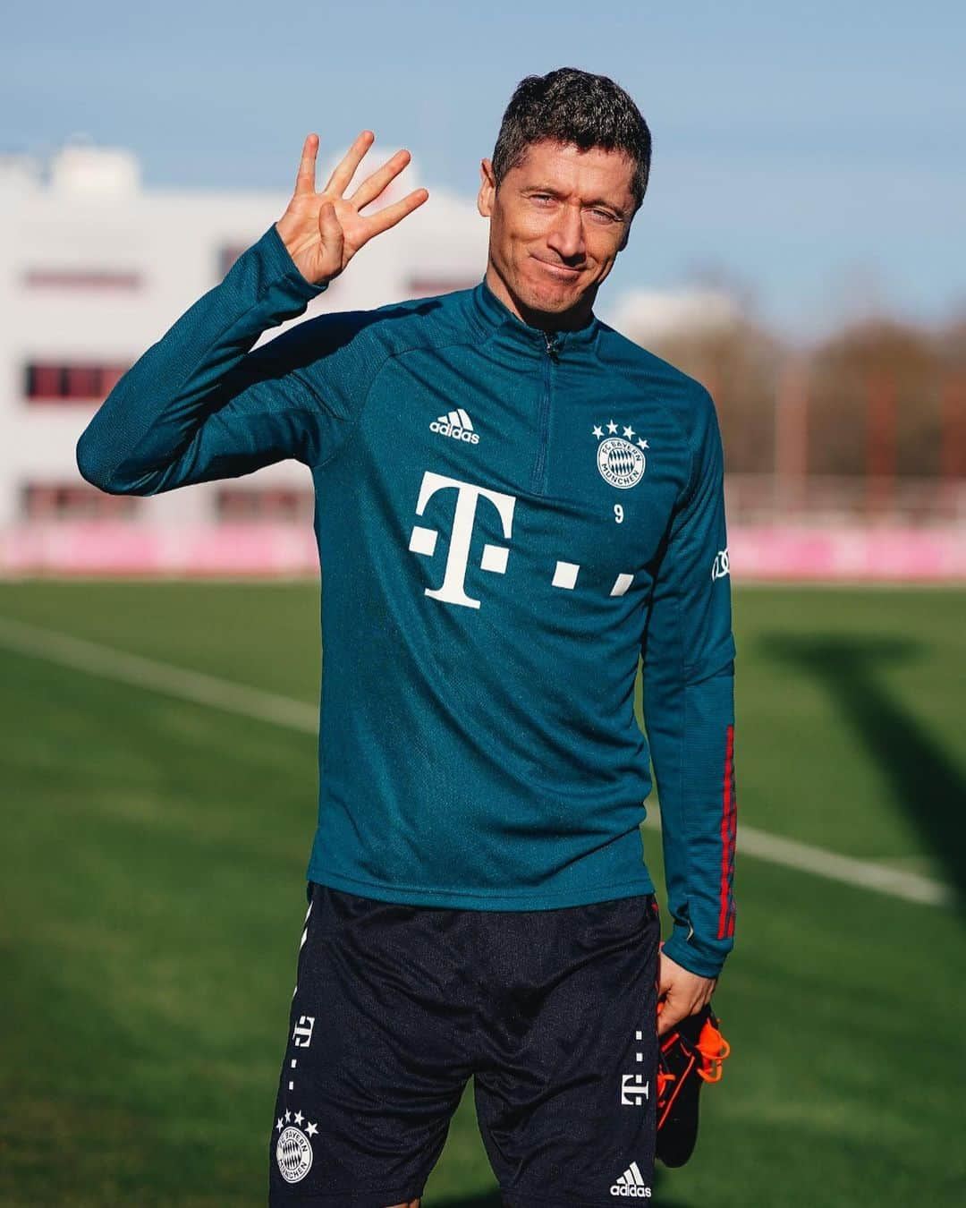 バイエルン・ミュンヘンさんのインスタグラム写真 - (バイエルン・ミュンヘンInstagram)「💪🔥 #PACKMAS #BSCFCB __________ #FCBayern #MiaSanMia」2月6日 1時05分 - fcbayern