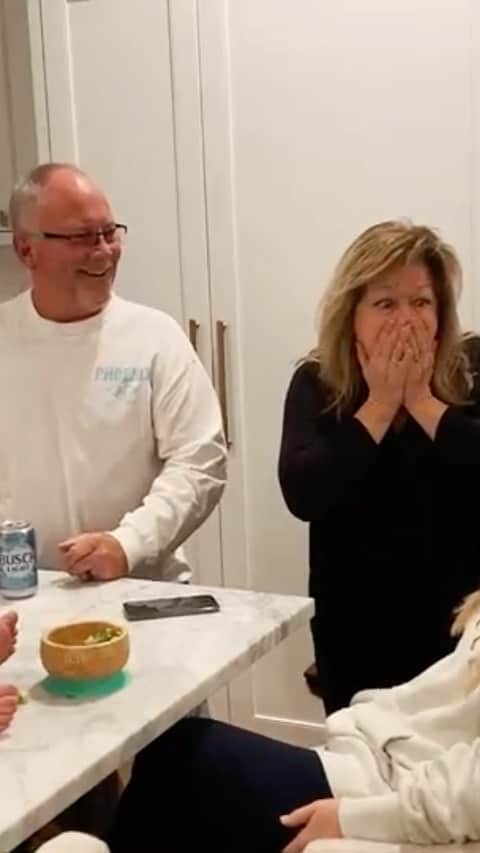 ショーン・ジョンソンのインスタグラム：「FAIL hahahaha full video up on YT!  #pregnancyannouncement」