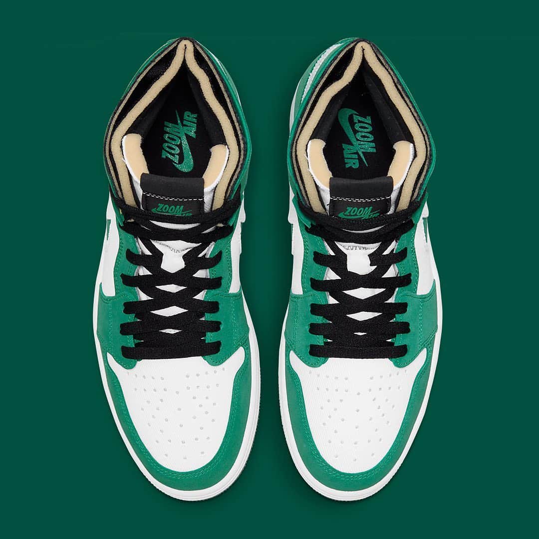 HYPEBEASTさんのインスタグラム写真 - (HYPEBEASTInstagram)「@hypebeastkicks: @jumpman23 continues to pump out colorways of the Air Jordan 1 High Zoom CMFT, this time in clean "Stadium Green." Unlike other iterations that we’ve seen in the past, this version opts to bring in corduroy textures to the mid-foot paneling and toe boxes, both of which are lent an angelic finish. The shoe sports the simple colorblocking we've grown to love from the classic AJ 1 while also adding cut-out Swooshes, exposed tongue, and collar foam all while sitting atop a white Zoom air midsole to complete the look. Expect these to arrive within the coming months for $140 USD.⁠⁠ Photo: Nike」2月6日 1時21分 - hypebeast