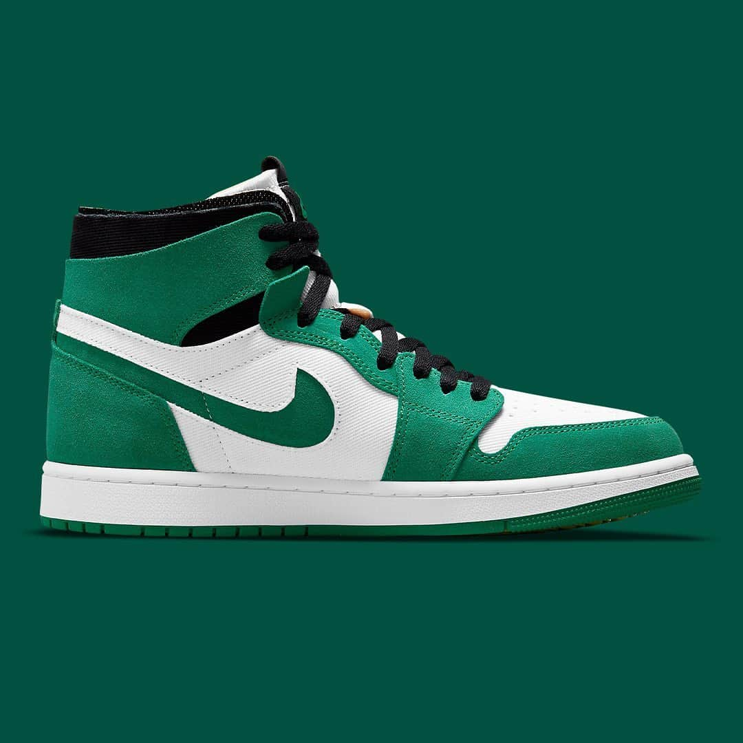 HYPEBEASTさんのインスタグラム写真 - (HYPEBEASTInstagram)「@hypebeastkicks: @jumpman23 continues to pump out colorways of the Air Jordan 1 High Zoom CMFT, this time in clean "Stadium Green." Unlike other iterations that we’ve seen in the past, this version opts to bring in corduroy textures to the mid-foot paneling and toe boxes, both of which are lent an angelic finish. The shoe sports the simple colorblocking we've grown to love from the classic AJ 1 while also adding cut-out Swooshes, exposed tongue, and collar foam all while sitting atop a white Zoom air midsole to complete the look. Expect these to arrive within the coming months for $140 USD.⁠⁠ Photo: Nike」2月6日 1時21分 - hypebeast