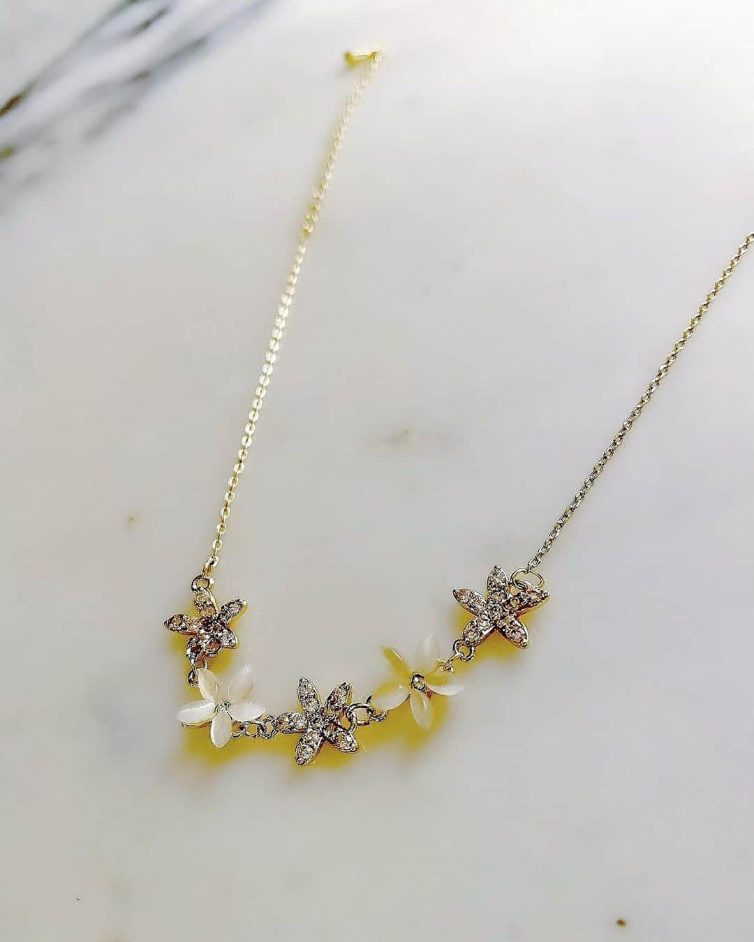 月中秋実さんのインスタグラム写真 - (月中秋実Instagram)「・ ・ 可愛いブレスをゲット❤️ @mary.etoile_shop  ・ ・ #accessory#necklace#bracelet#kawaii」2月6日 1時29分 - tukinakaakimi