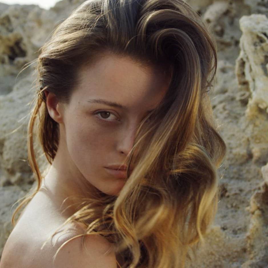 フラヴィア・ルチーニのインスタグラム：「@fragilecosmetics by @francogobbi1  and @manuelaaffatato ❤️」