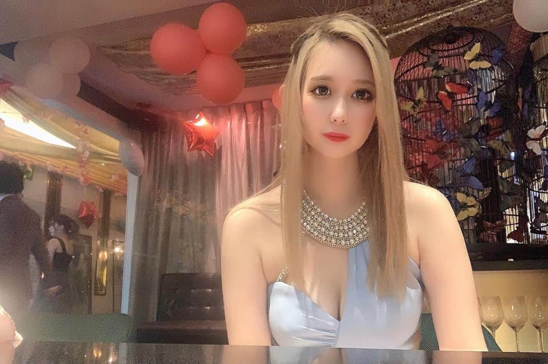 黒魅きららのインスタグラム：「東京にて大切なものは全て失いました(^○^) なにもこわくない！だって何も持ってないから、これからは得ることしかない♡これから頑張れそう💥常に運がいいからなんとかなる❗️  #歌舞伎町 #新宿 #キャバクラ #キャバ嬢 #歌舞伎町キャバ嬢 #ギャル #ロリギャル #合法ロリ #清楚 #いちごみるく #セクシー #ロング #金髪 #ミルクティーベージュ #閑散期 #キャバドレス #ar #きららしか勝たん #指名ください #指名手配はしないでください　#ダイエット #休肝日 #休職中 #整形 #韓国 #渡韓 #メイク #ネイル #マツエク #dior」