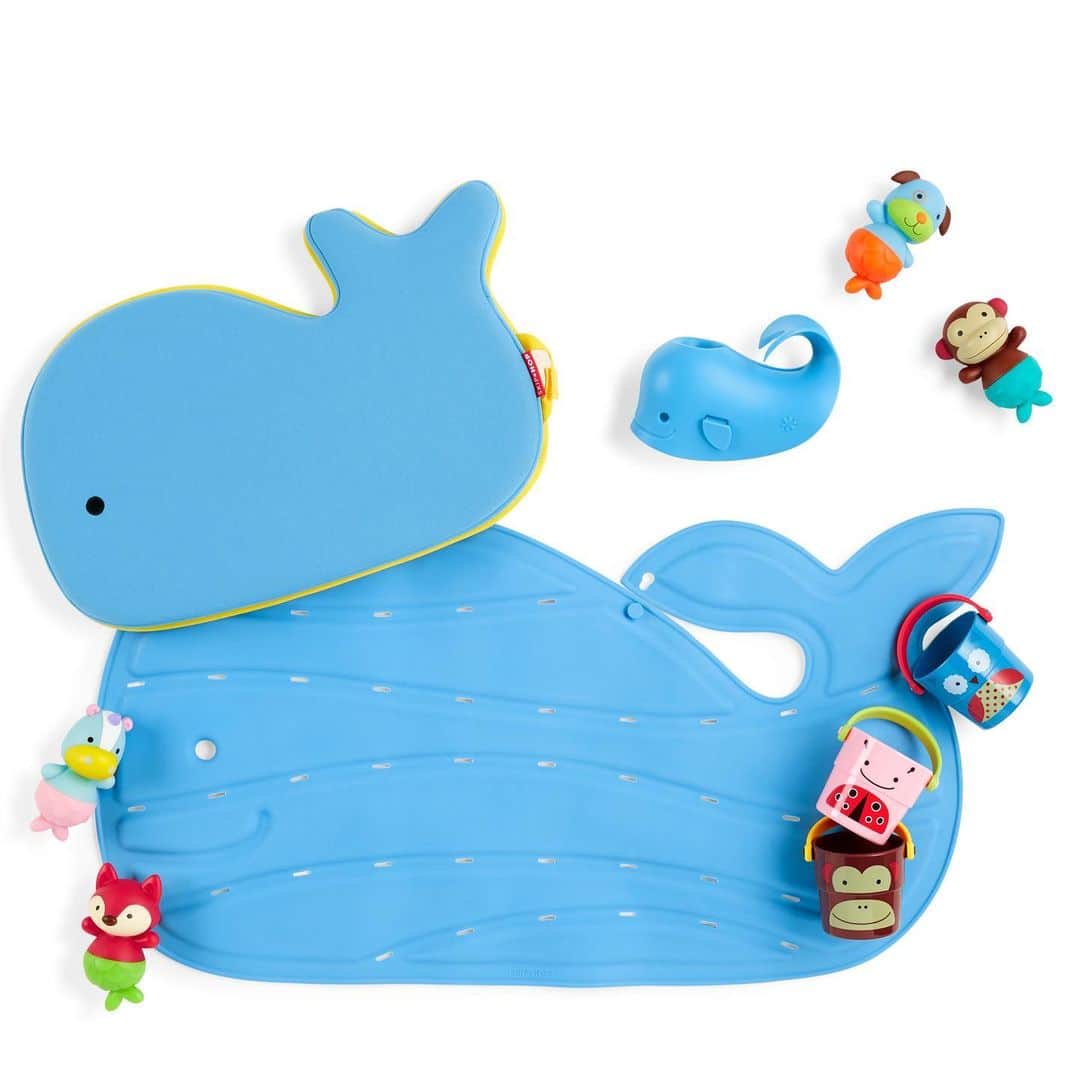Skip Hopさんのインスタグラム写真 - (Skip HopInstagram)「Scrub-a-dub-dub look who's in the tub! 🐳 MOBY® bath helpers and splashy ZOO® toys make #bathtime fun and safe for everyone!   #tubtime #squeakyclean #bathtimemadebetter #skiphop」2月6日 1時35分 - skiphop