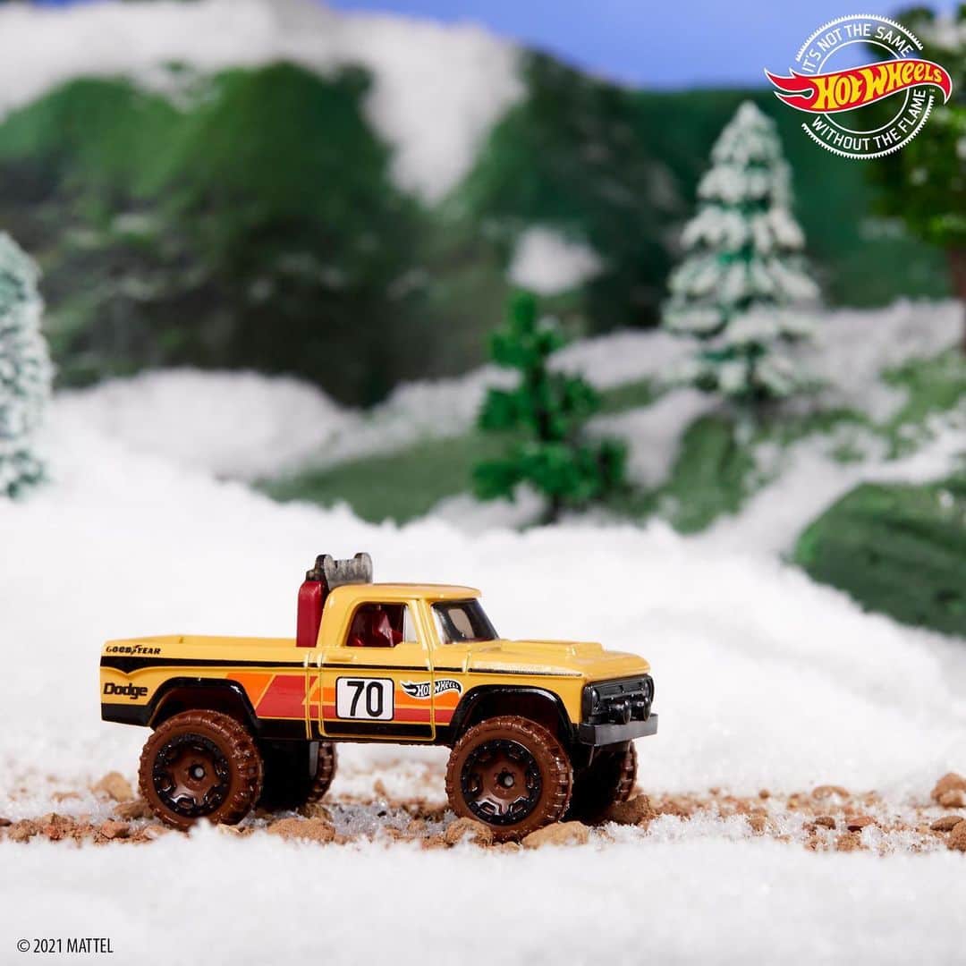 Hot Wheelsさんのインスタグラム写真 - (Hot WheelsInstagram)「With snow covered trees and a cold icy breeze, there’s nothing like loading up the car for a winter road trip. Swipe right to see our all-time favorite picks for this edition of Best Of: Winter⁣ Roads. #HotWheels ❄️」2月6日 1時47分 - hotwheelsofficial