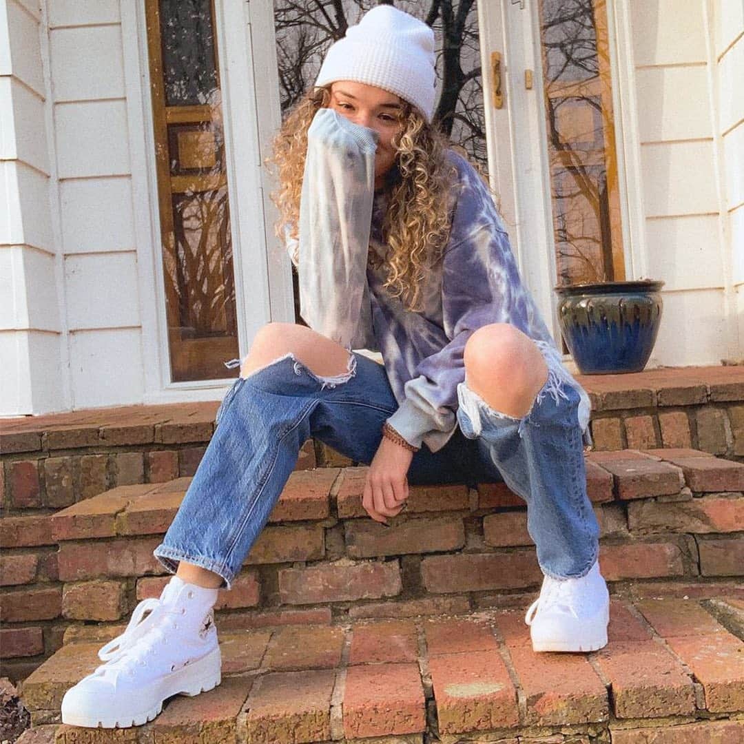 American Eagleのインスタグラム：「Tracking: “Your package is out for delivery.”  Us: ☝️ #rg @vannawoods #myAEambassafor」