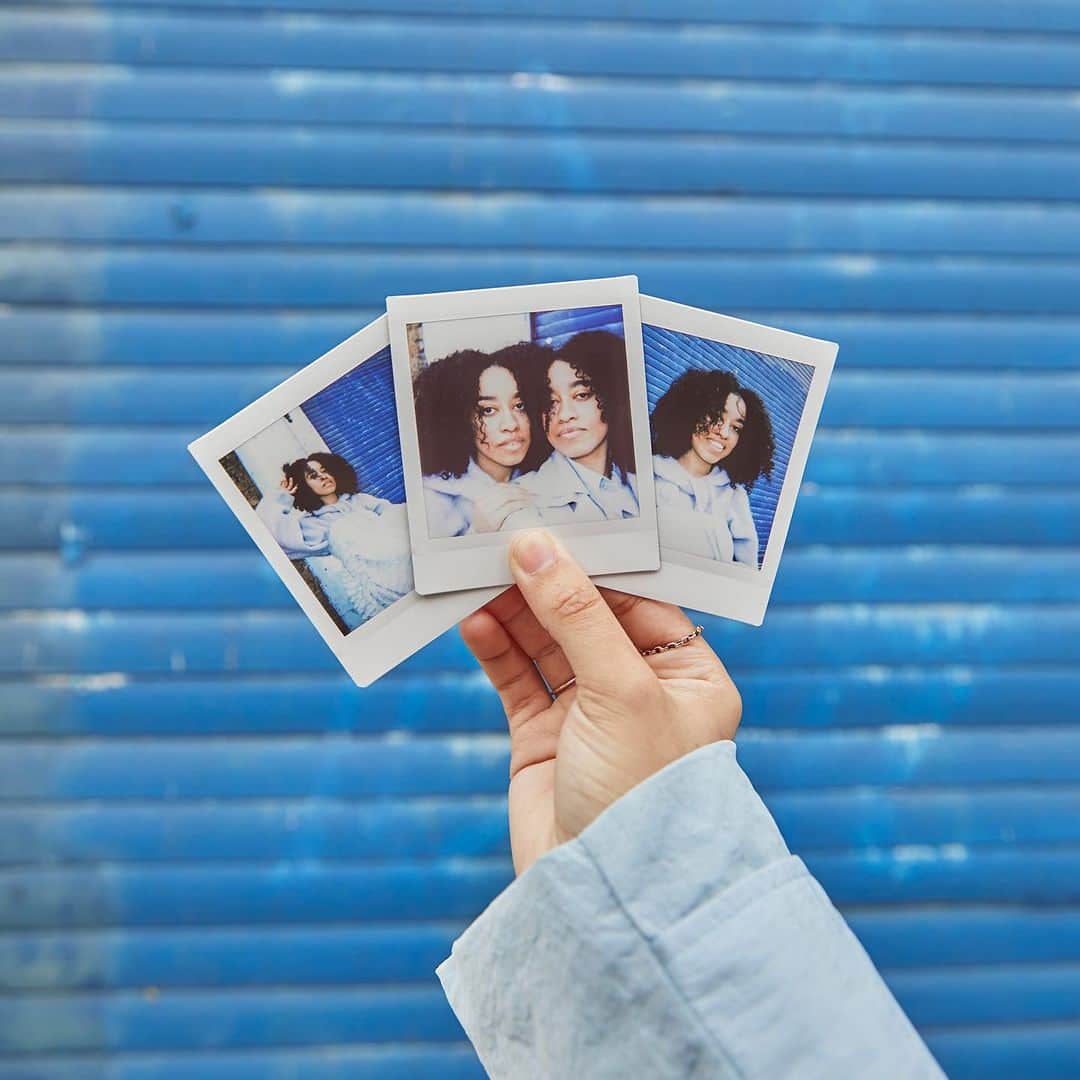 Fujifilm Instax North Americaさんのインスタグラム写真 - (Fujifilm Instax North AmericaInstagram)「Prepare for trouble… and make it double! There’s double the lewks now that you can fit more of your world in the square. 📸⁠⁠ .⁠⁠ .⁠⁠ .⁠⁠ #SQ1⁠⁠ #doubletrouble⁠⁠ #blue」2月6日 1時56分 - fujifilm_instax_northamerica