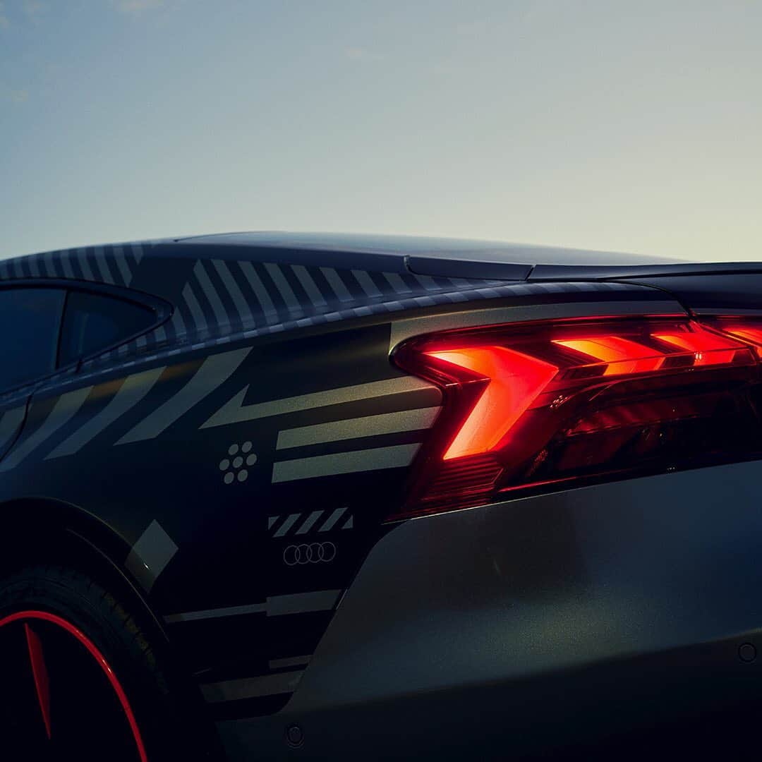 Audiさんのインスタグラム写真 - (AudiInstagram)「4 days from now, we leave performance of the past in the rear view mirror.   February 9. Audi e-tron GT world premiere. Join us by clicking the link in our bio. #etronGT #FutureIsAnAttitude  Prototype vehicle shown. Specifications may vary.」2月6日 2時03分 - audi