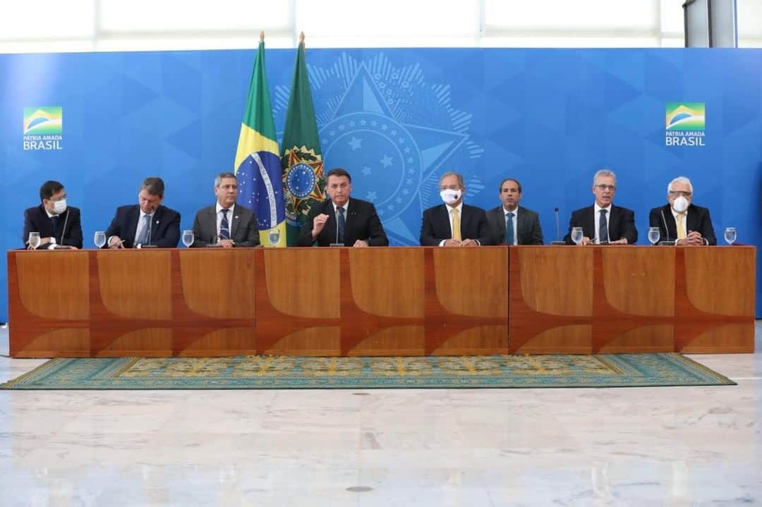 ジルマ・ルセフのインスタグラム：「O Presidente Jair Bolsonaro fez um pronunciamento, na manhã desta sexta-feira (5), sobre o preço dos combustíveis no Brasil. Fotos: Marcos Corrêa/PR」