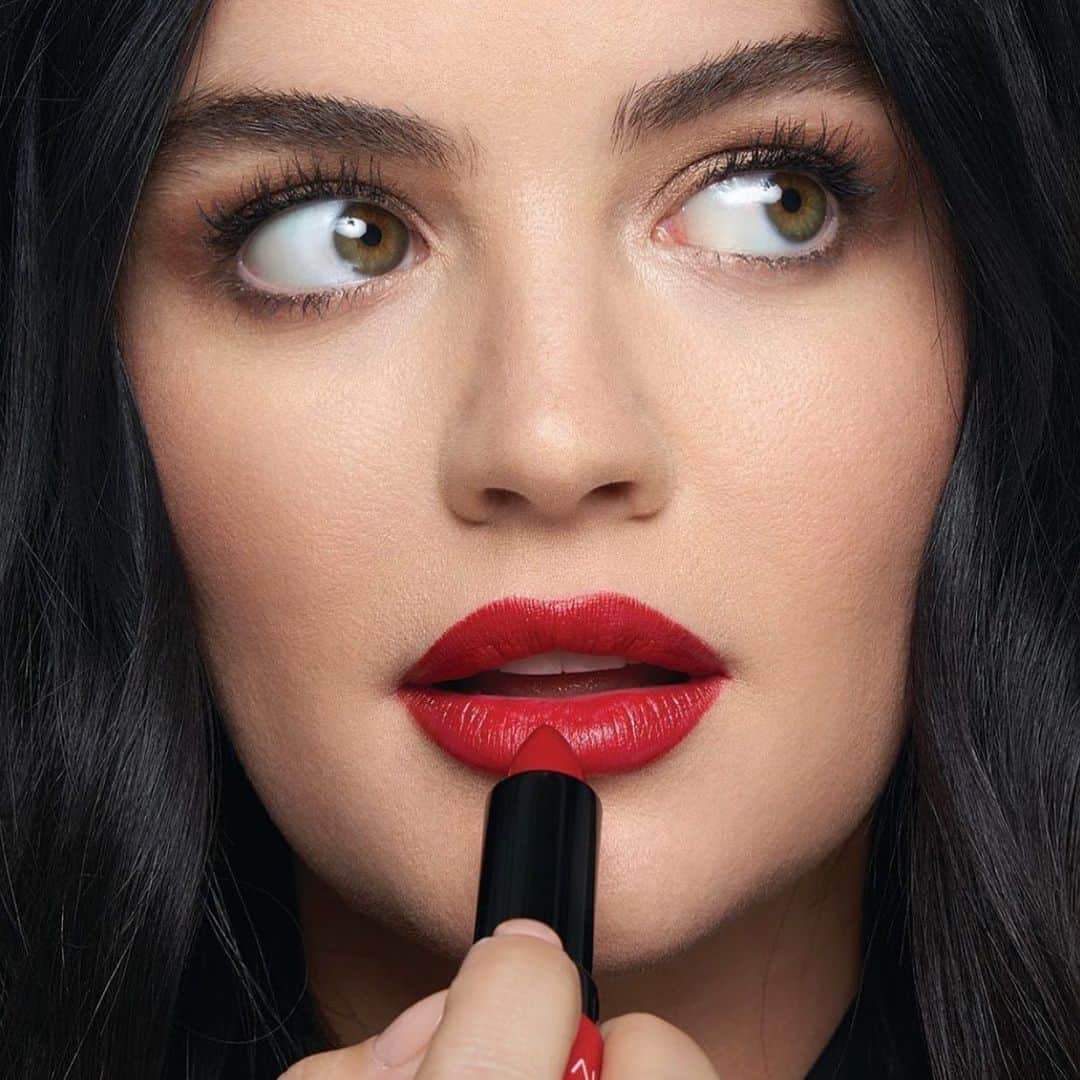 ルーシー・ヘイルのインスタグラム：「Lip Vibes in shade Love Yourself 💄  @almay  #almaylipvibes」