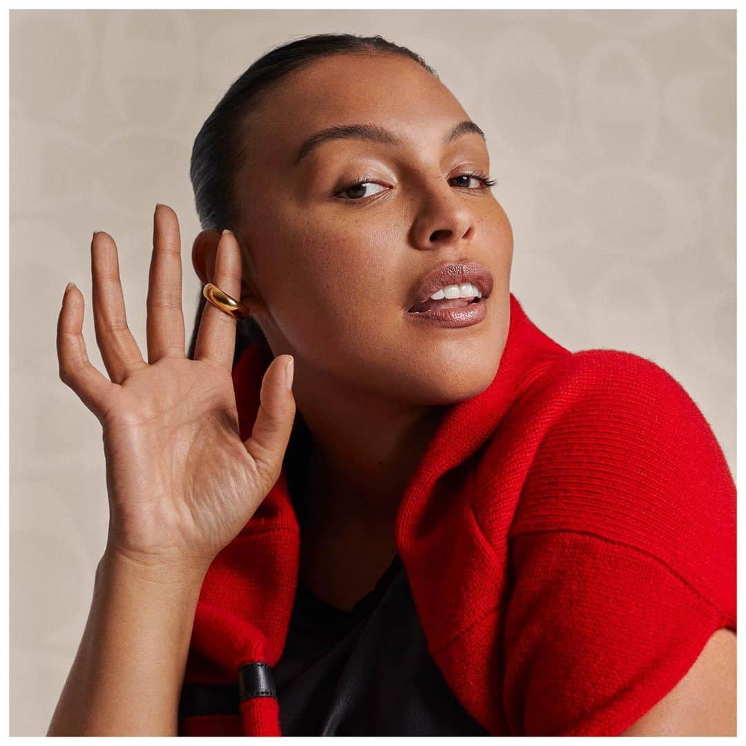 のインスタグラム：「It's Friday, fam. 🙌  #PalomaElsesser reminds us with a weekend-ready #CoachxChampion look. #CoachNY」