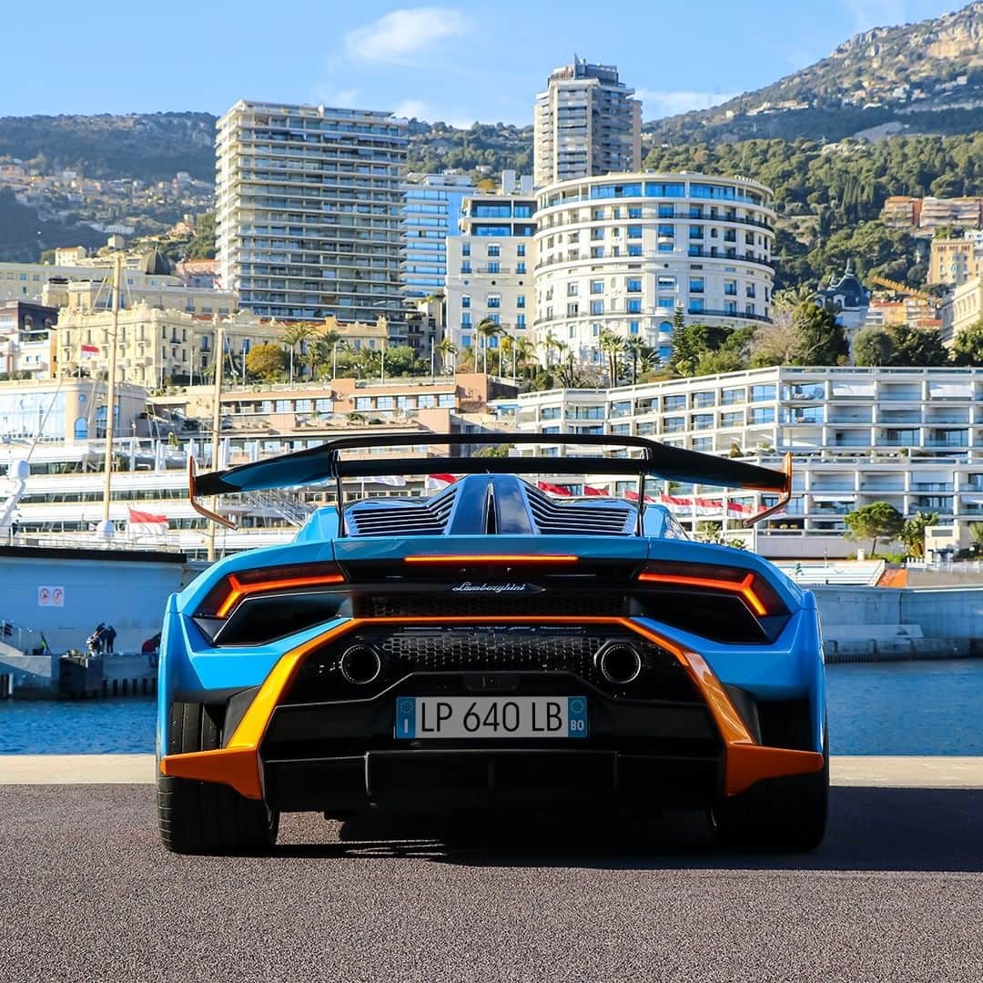 ランボルギーニさんのインスタグラム写真 - (ランボルギーニInstagram)「Seeing the Huracán STO racing on the track is a marvel; admiring it in the city is a daydream.  Like in this shot by @doriann760 for @lamborghini_monaco .  #Lamborghini #HuracanSTO #BasedOnATrueStory」2月6日 2時01分 - lamborghini