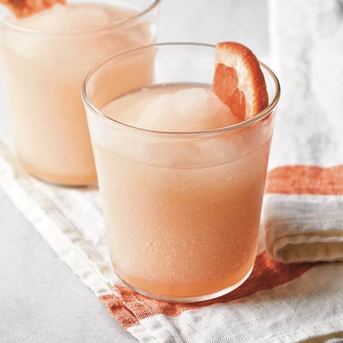 アイナ・ガーテンのインスタグラム：「For the Super Bowl game, how about some cool and refreshing Frozen Palomas to go with those salty snacks? You can make big pitchers of them and store them in the freezer so you won’t miss a thing!  Recipe link in profile. And don’t forget Fresh Crab Nachos, also on my website.  📷: @quentinbaconphoto」