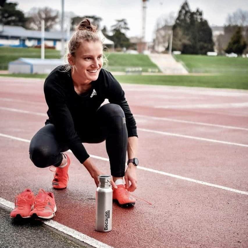 Amandine BROSSIERのインスタグラム：「Rdv demain au meeting de Metz. Je m'alignerai sur 400m où il y aura une belle concurrence, rien de mieux pour la performance. 🔥 Live sur le facebook de la @ffathletisme.  📸 @theobarillerk  #race #400m #indoor #metz #speed #2laps」