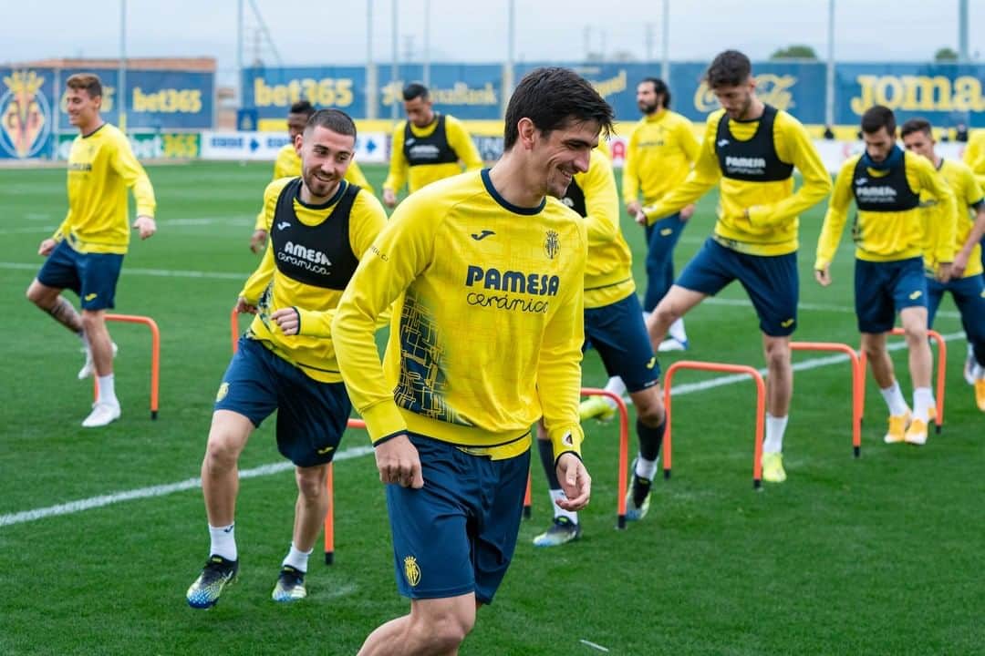 ビジャレアルCFのインスタグラム：「¡Última sesión de entrenamiento antes del #ElcheVillarreal 🔜⚽!   Last training session before #ElcheVillarreal 🔜⚽!   #futbol #soccer #football #submarino #villarreal #laliga」