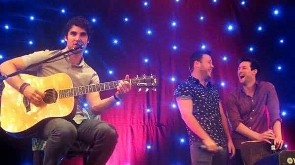 ドミニク・バーンズのインスタグラム：「Happy Birthday @darrencriss! Thanks for always making me laugh and being a friend ♥️🙌🏻🎉」