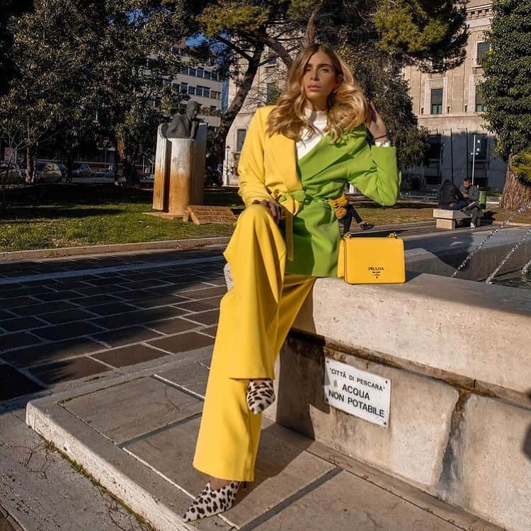 ジャンナメリアーニのインスタグラム：「Be edgy and colorful ✨ it’s still Friday night 💛💚 thanks @elenagiadaa #giannameliani」