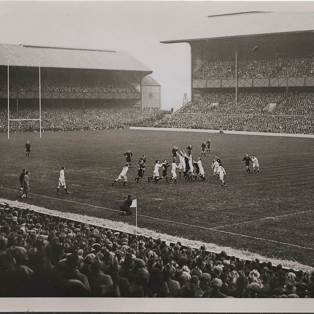 ブレモンさんのインスタグラム写真 - (ブレモンInstagram)「February 2021 marks 150 years since the Rugby Football Union was originally formed.⁠⠀ ⁠⠀ On 26th January 1871, 21 clubs were represented by 32 people at a meeting chaired by EC Holmes, the Captain of Richmond Club. Within a mere two hours the Rugby Football Union was formed. ⁠⠀ ⁠⠀ As Official Timing Partner to both @englandrugby and @TwickenhamStadium , Bremont commemorates the 150th anniversary of the RFU with the release of its Limited Edition RFU 150 watch.⁠⠀ ⁠⠀ Tap our LinkinBio to find out more about this new Limited Edition.⁠⠀ ⁠⠀ #englandrugby150 #WearTheRose #bremont #bremontwatches #rugby #englandrugby #worldcup #rugbyworldcup #rfu #tomcurry #sportwatch #england #luxurywatch #luxurywatches」2月6日 2時29分 - bremontwatches