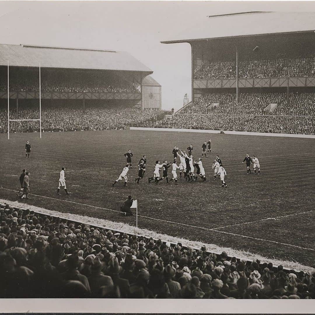 ブレモンのインスタグラム：「February 2021 marks 150 years since the Rugby Football Union was originally formed.⁠⠀ ⁠⠀ On 26th January 1871, 21 clubs were represented by 32 people at a meeting chaired by EC Holmes, the Captain of Richmond Club. Within a mere two hours the Rugby Football Union was formed. ⁠⠀ ⁠⠀ As Official Timing Partner to both @englandrugby and @TwickenhamStadium , Bremont commemorates the 150th anniversary of the RFU with the release of its Limited Edition RFU 150 watch.⁠⠀ ⁠⠀ Tap our LinkinBio to find out more about this new Limited Edition.⁠⠀ ⁠⠀ #englandrugby150 #WearTheRose #bremont #bremontwatches #rugby #englandrugby #worldcup #rugbyworldcup #rfu #tomcurry #sportwatch #england #luxurywatch #luxurywatches」