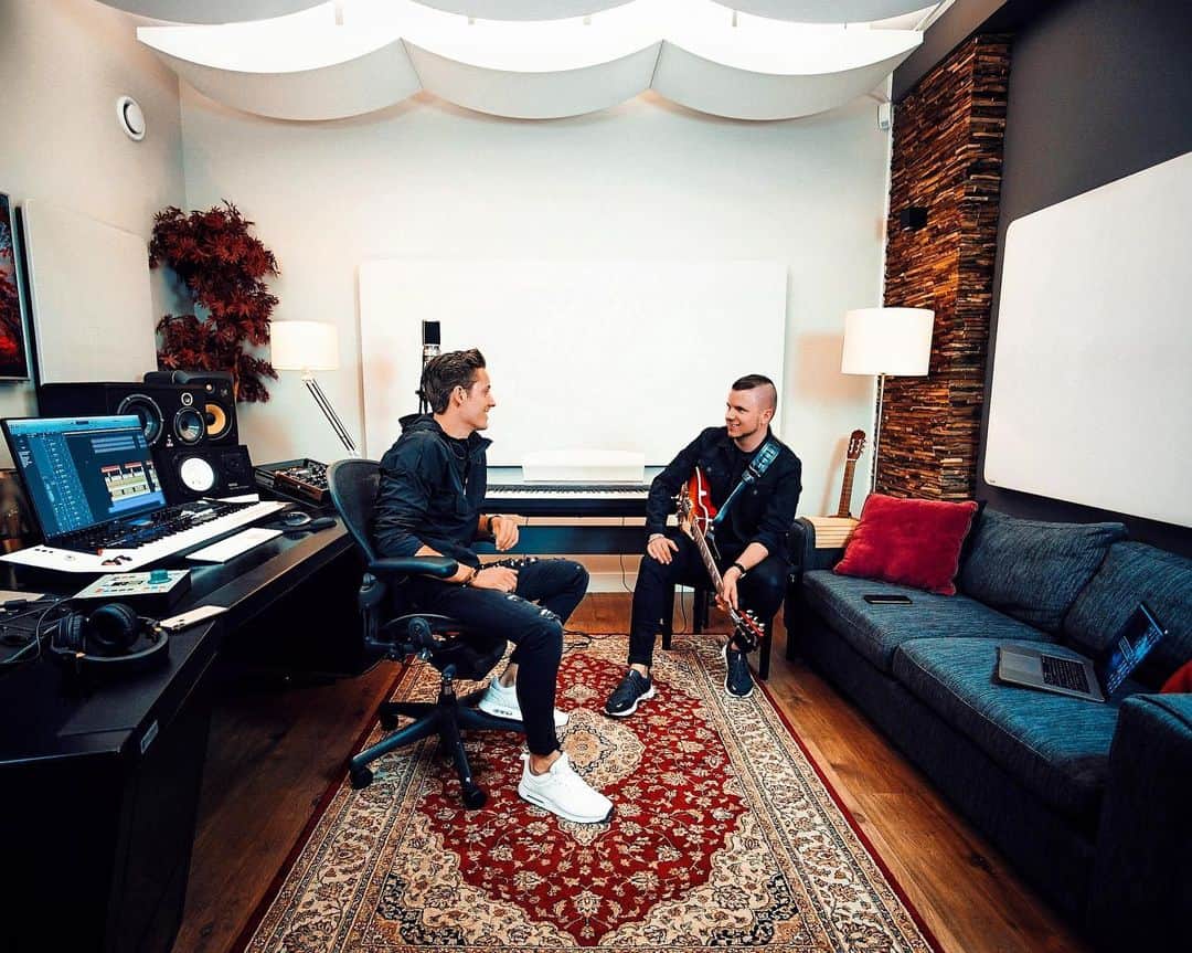 SICK INDIVIDUALSのインスタグラム：「We’re jammin all day ! 😄 #brothers  #newmusic」