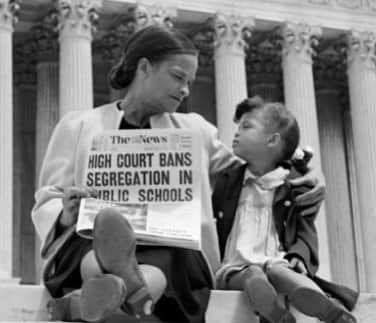 Eileen Kellyさんのインスタグラム写真 - (Eileen KellyInstagram)「It's been over 65 years since the landmark decision in Brown v. Board of Education, abolishing segregation in schools. However, a different kind of segregation still exists.  Predominantly nonwhite school districts receive $23 million less in school funding than white districts serving the same number of students. We know that when funding falls short, schools lack resources to provide comprehensive sex education. It’s imperative that when our schools fail us, we have other places to go to receive the care we need. We must prioritize efforts to ensure Black students receive culturally proficient, age-appropriate, non shaming sex education early on. This is a health issue! #blackhistorymonth」2月6日 2時23分 - killerandasweetthang