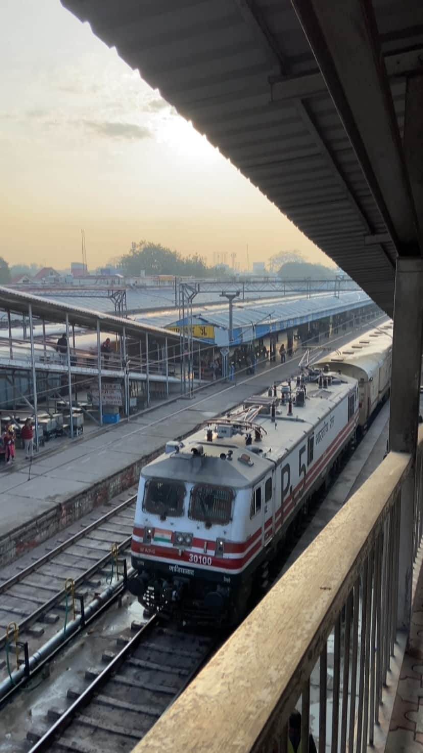 Abhinav Chandelのインスタグラム：「The mornings at railway station, As you stand on an over bridge Watching sun rising over the city, While trains from faraway towns come to greet you, The hawkers call for tea parties, Birds fly in search of a new dream, Bags talk to each other Telling secrets of their masters, Dogs loiter, Wondering where everyone is going, And then there’s you, Still in love with how beautiful the world of trains always is.  Tell me, Are you a lover of train too? . . . . . . #indianrailway #indianrailways #indianrail #indianrails #indiantravelblogger #indiantraveller #indiantrains #indiantrain #railwayphotography #railways_of_our_world #indianrailways🚂 #reelsforyou #reelsindiaofficial #reelskrofeelkro #reelslovers」