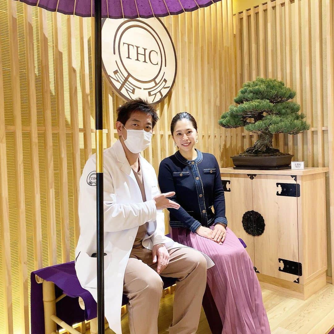 中川真依のインスタグラム：「. 銀座に新しくオープンされた @tokyo_hills_clinic さんへ行ってきました🥰 . エレベーターを降りた瞬間から別世界のような高級感🥺✨ 院内は和モダンで統一されていて、大都会の中心に居ながら、とても安らげる空間でした☺️ . 今回もピーリング、レーザートーニング、美肌トリートメントというスペシャルケアをして頂き、ひどく乾燥していたお肌がもっちもちに😭❤️ . とてもリラックスできる贅沢な時間でした😌💕 いつも本当にありがとうございます💕 #東京ヒルズクリニック #美容皮膚科 #銀座」