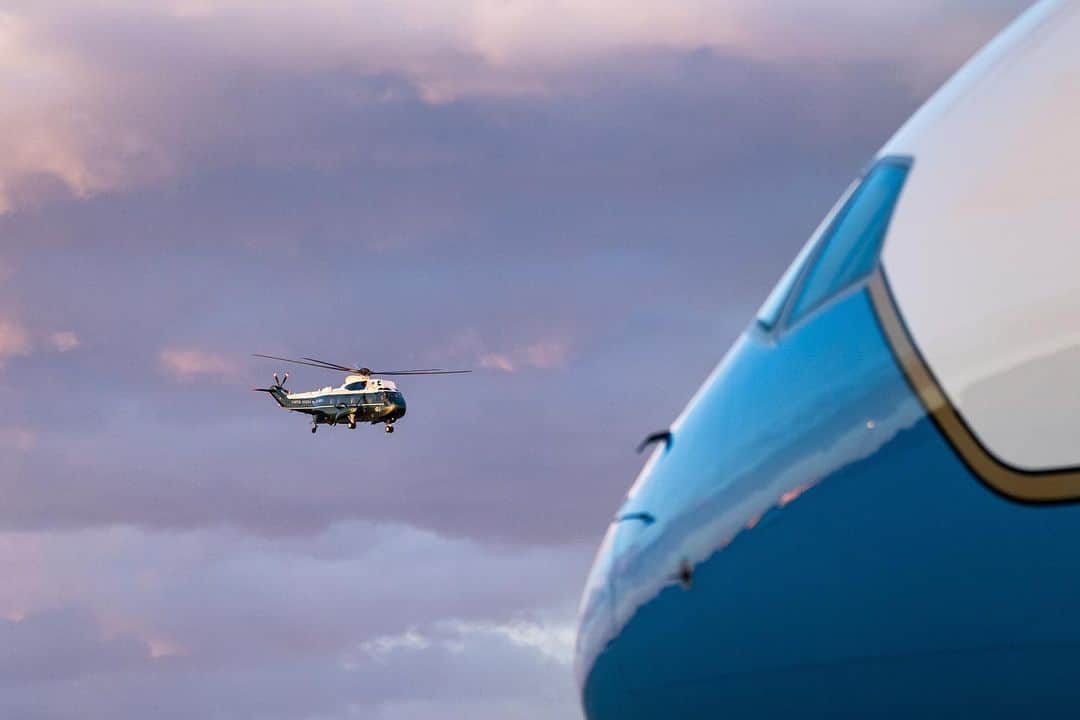 The White Houseさんのインスタグラム写真 - (The White HouseInstagram)「After a busy week, President Biden departed Washington, D.C. on Air Force One for the first time as president.」2月6日 11時51分 - whitehouse